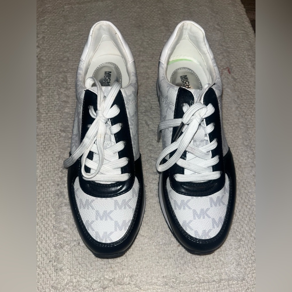 Size 7 MICHAEL KORS Black/White Shoes